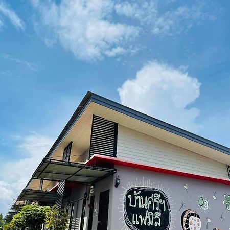 Hotel Baan Sri Family Kabin Buri Exterior foto