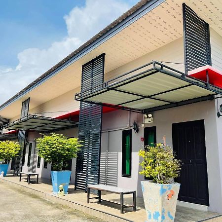 Hotel Baan Sri Family Kabin Buri Exterior foto