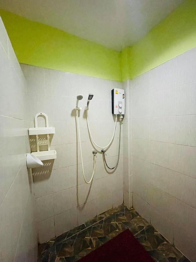 Hotel Baan Sri Family Kabin Buri Exterior foto