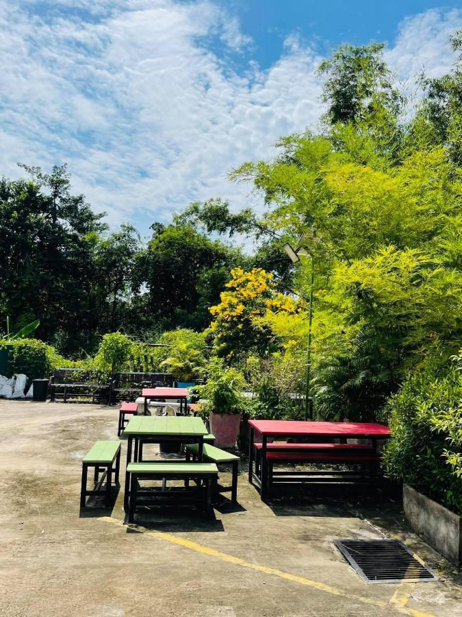 Hotel Baan Sri Family Kabin Buri Exterior foto