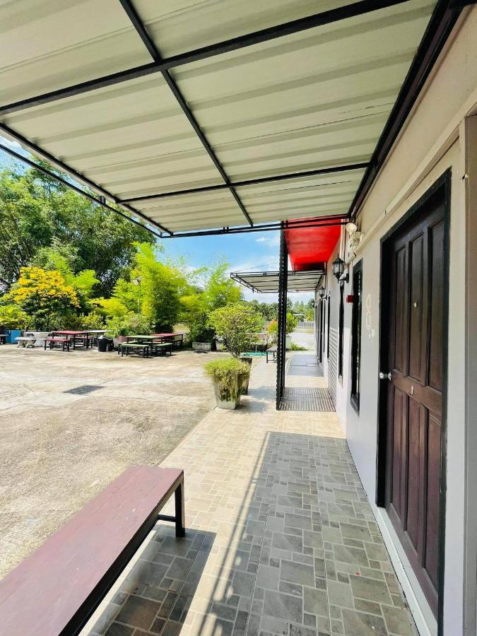 Hotel Baan Sri Family Kabin Buri Exterior foto