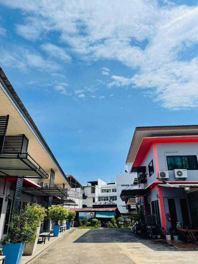 Hotel Baan Sri Family Kabin Buri Exterior foto
